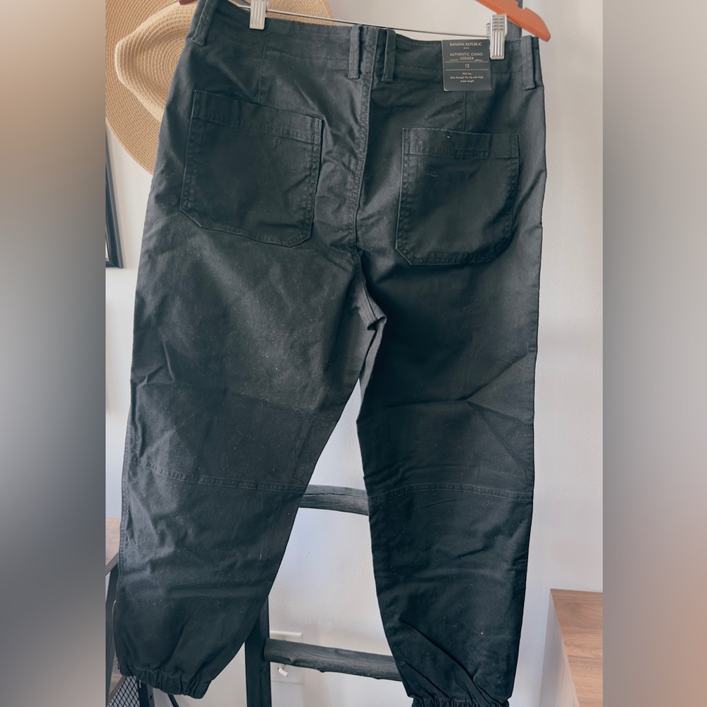 Banana Republic Women’s Black Cargo Pants